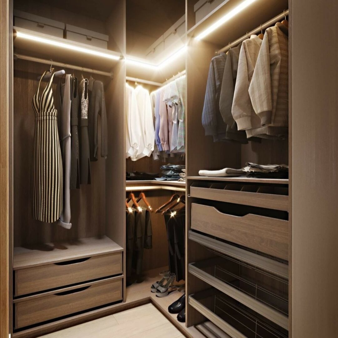 MOBILA LA COMANDA BUCURESTI