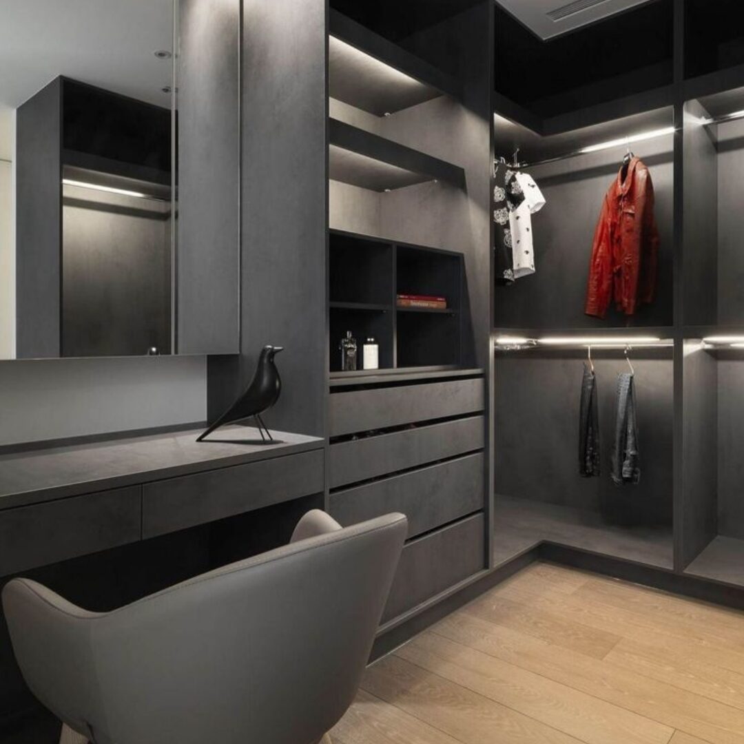 MOBILA LA COMANDA BUCURESTI