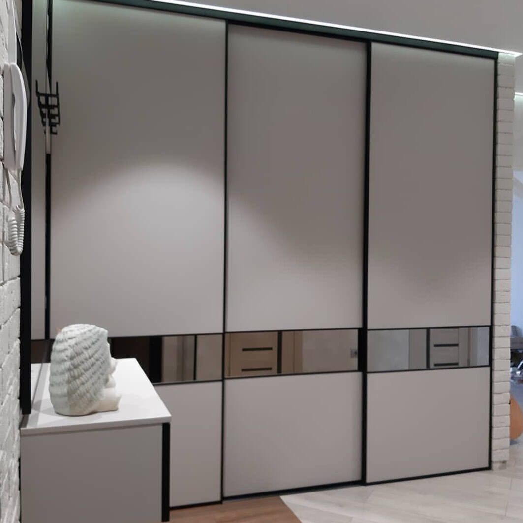 MOBILA LA COMANDA BUCURESTI