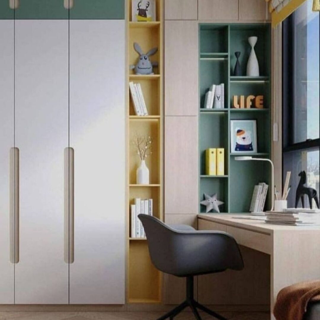 MOBILA LA COMANDA BUCURESTI